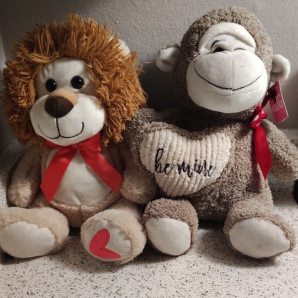 Adorable Lion and Monkey Plush Toys